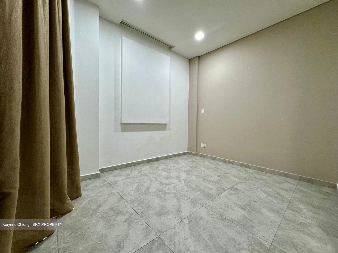 Huit (D26), Terrace #439969501